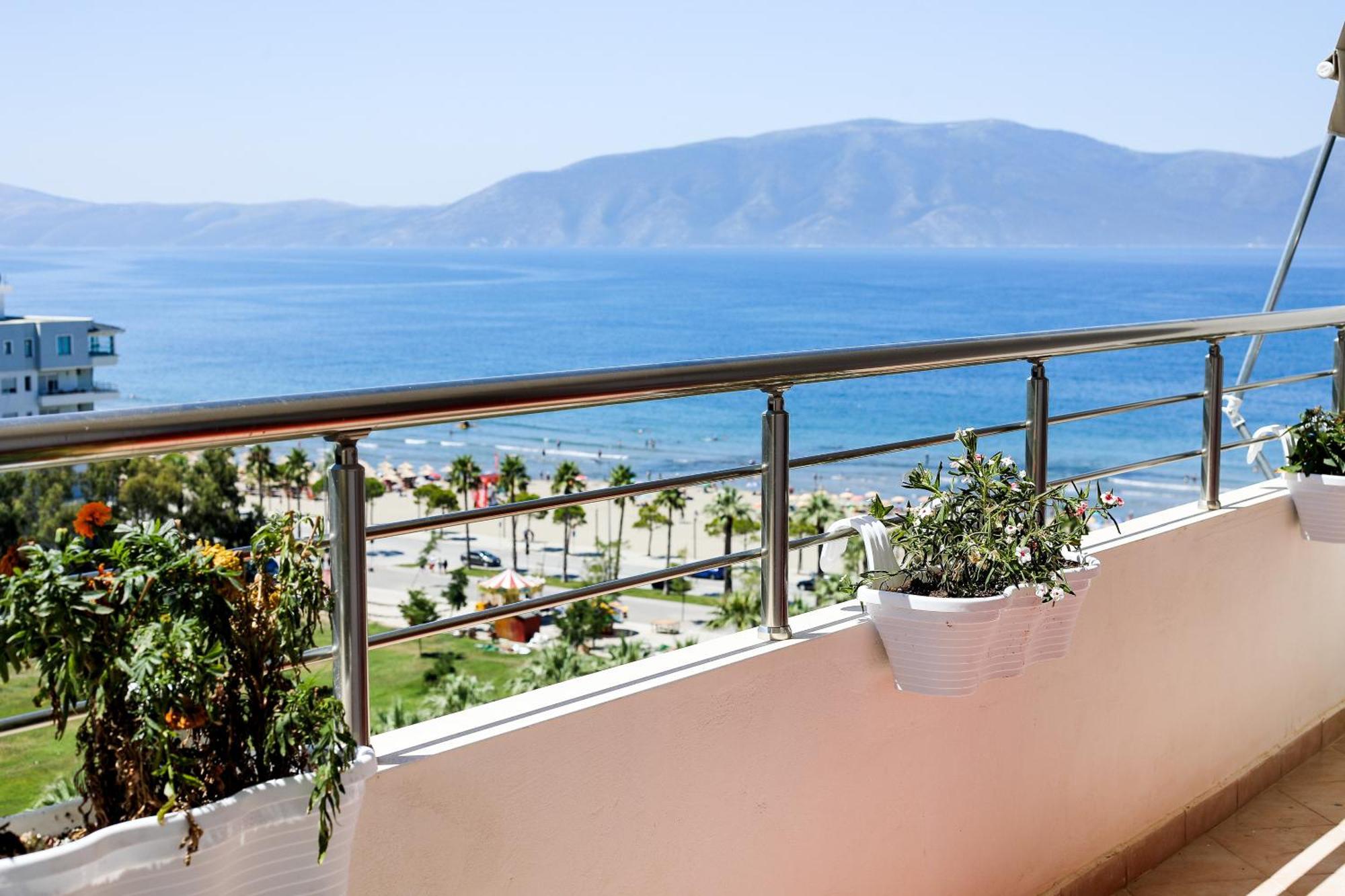 Sea Gem Apartment Vlore Bagian luar foto